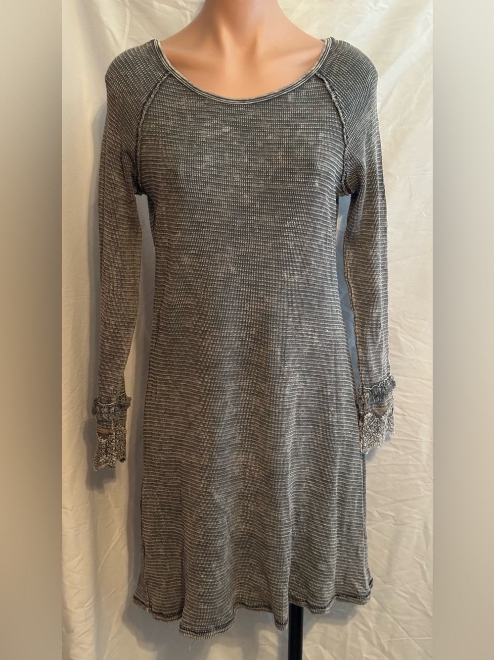 Women's Long Sleeve Light Wash Green Waffle Knit Dress with Lace Cuffs